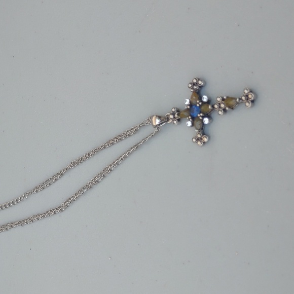 Gorgeous Cross Necklace  jewelry necklace - Picture 7 of 9
